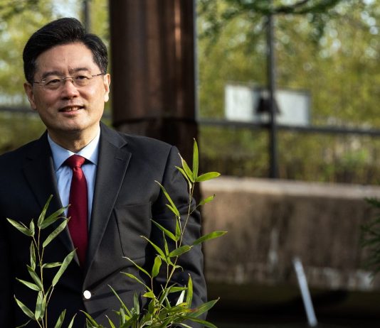 Desi Casa Alba a spus ca nu a pus limite interactiunilor ambasadorului Chinei, acesta s-ar fi limitat la doar cateva intalniri cu oficialii americani