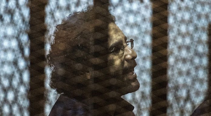 In timp ce Egiptul saluta liderii mondiali pentru COP27, cel mai proeminent prizonier politic al sau se afla intr-o greva a foamei