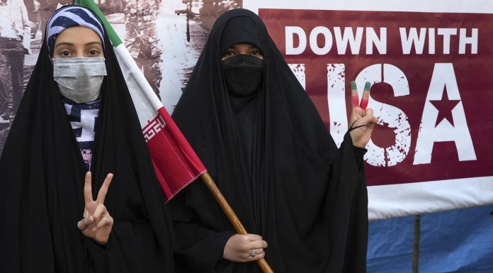 Iranul marcheaza preluarea Ambasadei SUA in 1979, pe fondul protestelor la nivel national