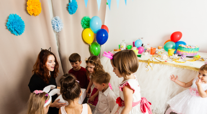 Organizezi o petrecere pentru copii? Nu trebuie să lipsească animatorii!