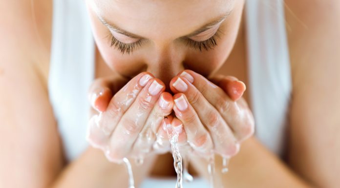 Cand este bine sa iti cureti tenul, dimineata sau seara?