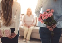 Cele mai frumoase 67 de mesaje aniversare pentru mama ta