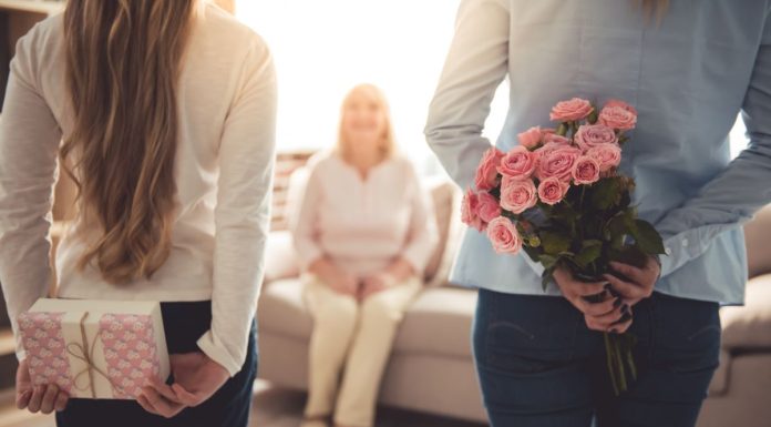 Cele mai frumoase 67 de mesaje aniversare pentru mama ta