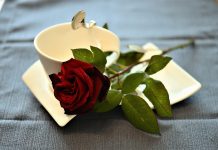 Insenineaza ziua unei persoane speciale cu aceste 150+ mesaje de buna dimineata