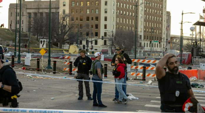 Care este numarul victimelor in urma atacului de la parada Super Bowl?