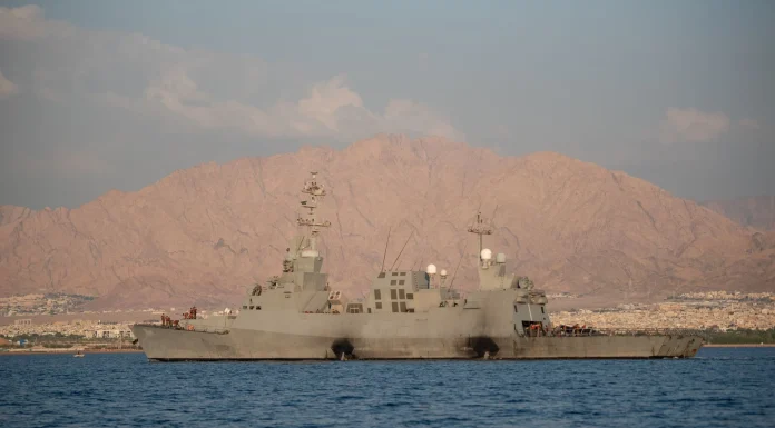 4 luni de lupta pe mare infruntand rachetele Houthi si o noua amenintare la mare