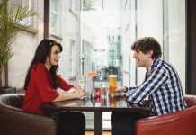 Ce este Speed Dating? 100 de intrebari si strategii eficiente
