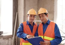 Muncitorii asiatici in construcții: o analiza a impactului lor asupra industriei din România