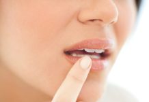 Cum recunoști herpesul oral încă de la primele semne?