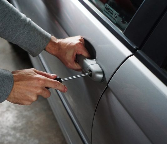 România, partea fără sens. Posibile cazuri de corupție în cadrul Registrului Auto Român și în cadrul Poliției Române